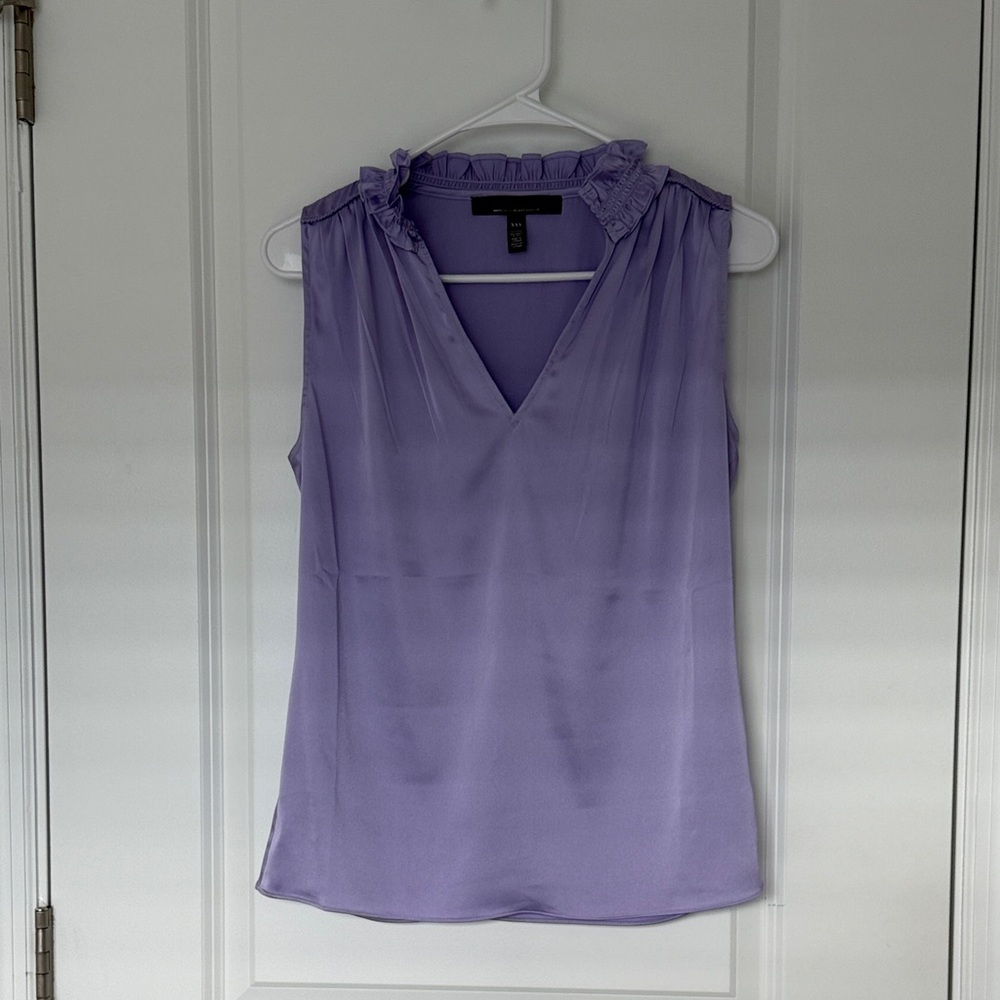 White House Black Market XXS Sleeveless Ruffle-Trim V-Neck Top in Lavender. New